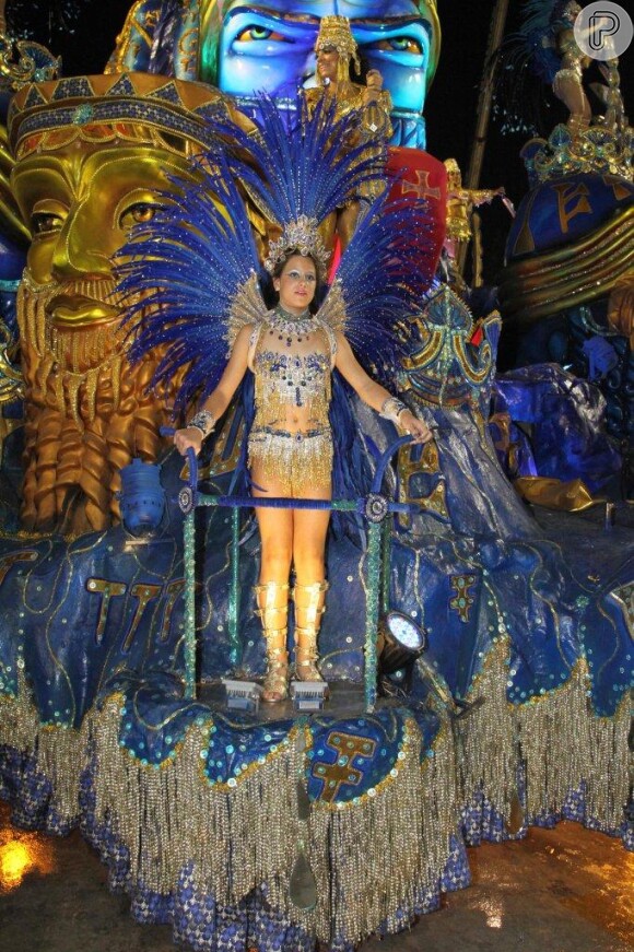 Desfile da Beija-Flor de Nilópolis na madrugada desta segunda-feira, 3 de março de 2014, na Marquês de Sapucaí, no Rio de Janeiro