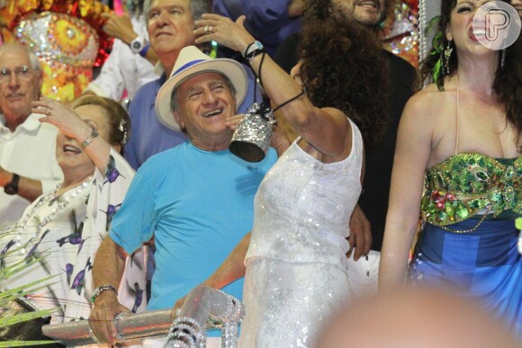 Desfile da Beija-Flor de Nilópolis na madrugada desta segunda-feira, 3 de março de 2014, na Marquês de Sapucaí, no Rio de Janeiro