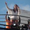 Ivete Sangalo escolheu uma roupa branca com franjas e pedraria para se apresentar no bloco Coruja nesta segunda-feira, 3 de março de 2014