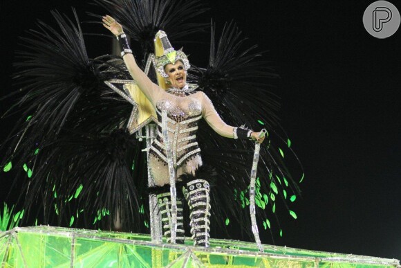 Monique Evans diz que gostaria de estar com joelho bom para sair à frente da bateria da Mocidade, no Carnaval do Rio