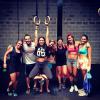 Bruna Marquezine exibe barriga sequinha ao lado de Giovanna Antonelli e amigos em treino de Crossfit