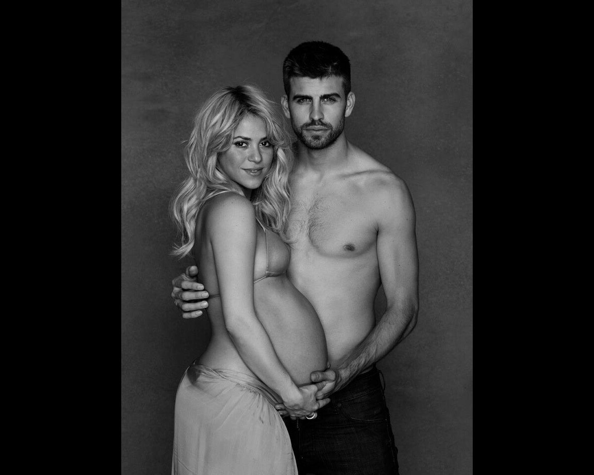 Shakira mostra barrigão de oito meses em foto com Gerard Piqué - Purepeople