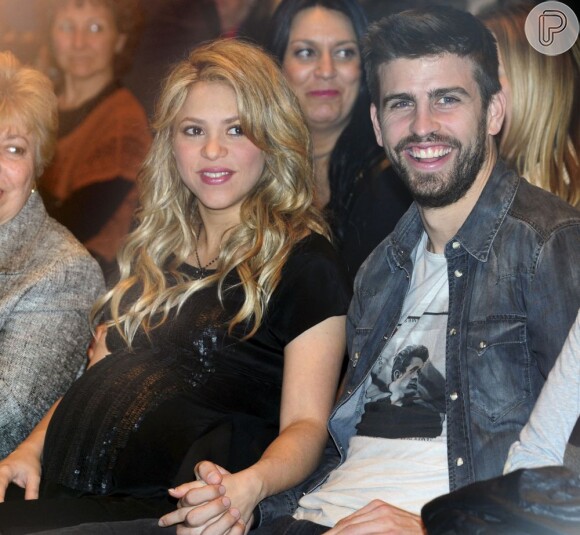 Shakira e Gerard Piqué prestigiam evento internacional
