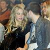 Shakira, com barrigão, e Gerard Piqué prestigiam evento internacional