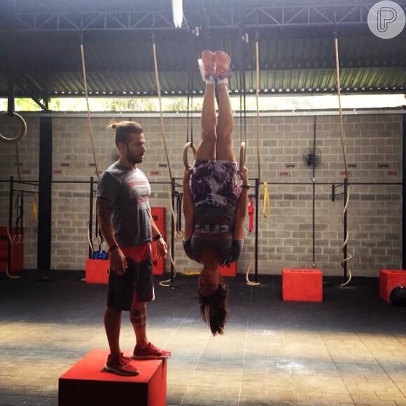Giovanna Antonelli mostra força e equilíbrio em treino de CrossFit