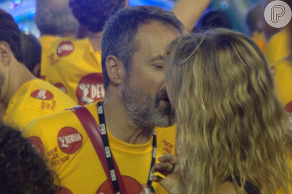 Ricardo Waddington beija a namorada, Marina Sanvicente