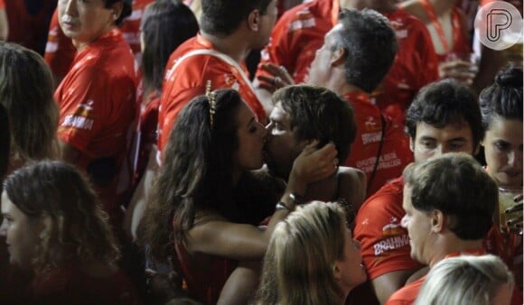 Marcelo Faria beija a Mulher, Caila Lucciola
