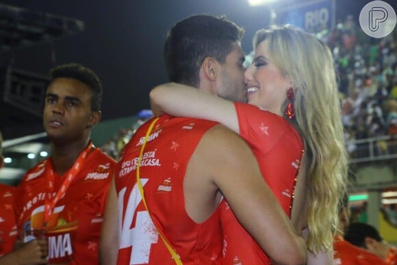 Fernanda Keulla beija o namorado, André Martinelli