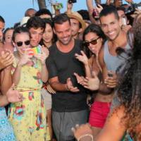 Ricky Martin se rende ao 'Passinho do Volante' em roda de dança no Rio