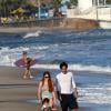 João e Mariah levaram o filho para passear na praia de Ipanema em junho de 2011