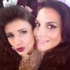 Paula Fernandes faz 'selfie' com Ivete Sangalo durante o Melhores do Ano, do 'Domingão do Faustão', em 16 de março de 2014