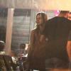 Paula Morais e Ronaldo em um bar na noite do dia 17