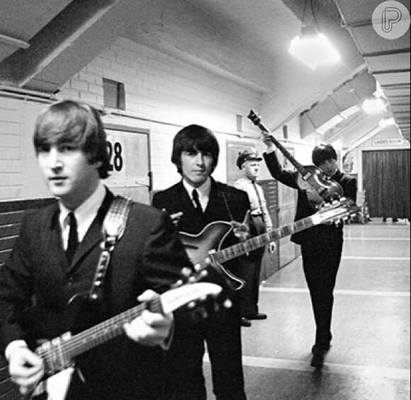 George Harrison foi guitarrista da banda The Beatles e tocou com o grupo antes mesmo do sucesso estourado na década de 60