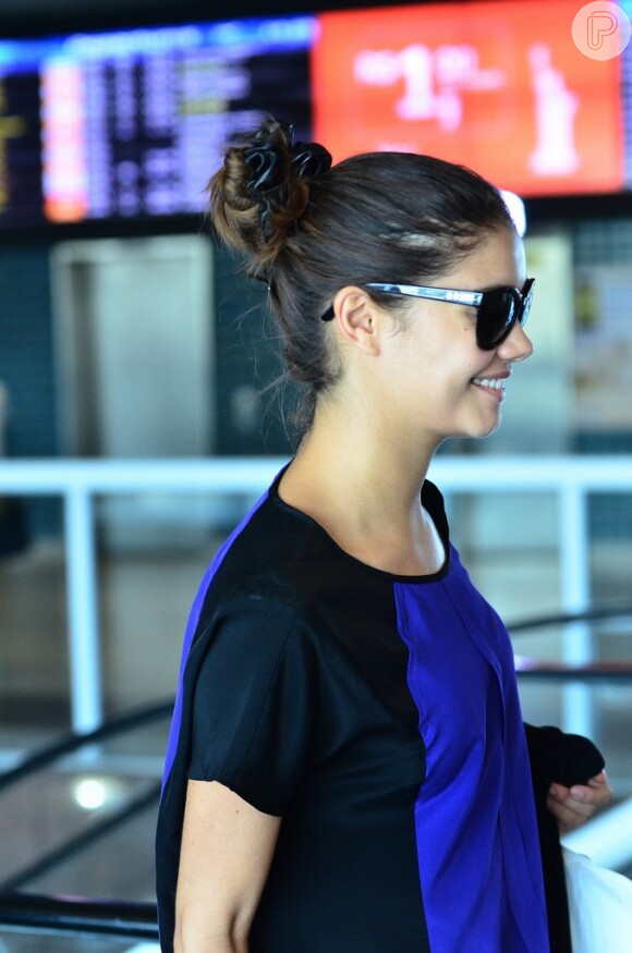 Sophie Charlotte foi vista no aeroporto Santos Dumont, no Rio de Janeiro, na tarde desta terça-feira, 18 de março de 2014