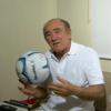Renato Aragão joga bola no hospital após sofrer infarto e tranquiliza fãs