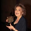 Eva Wilma recebe prêmio pelos 60 anos de carreira no teatro em evento em São Paulo