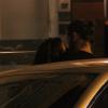 Tainá Müller troca beijos com o marido em noite no Leblon, no Rio de Janeiro, nesta sexta-feira, 28 de março
