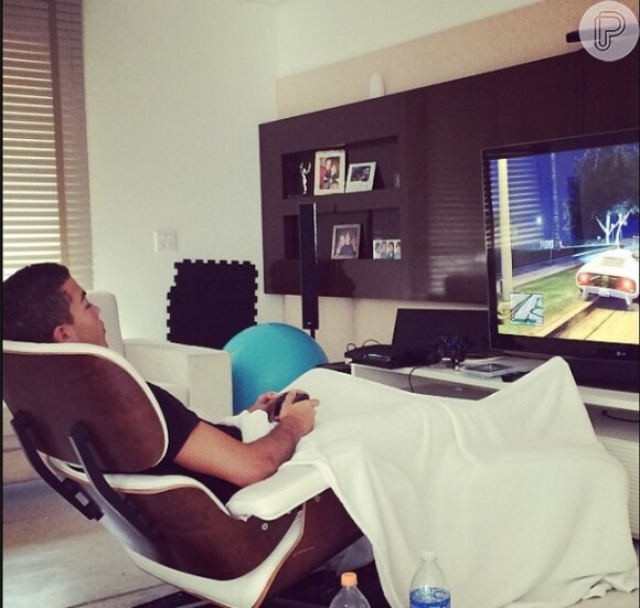 Após parar no hospital, Ronald foi para casa se recuperar e passa bem. Milene Domingues, mãe do adolescente, filho de Ronaldo, postou uma foto no Instagram: 'Graças a Deus', agradeu ela pela rede social