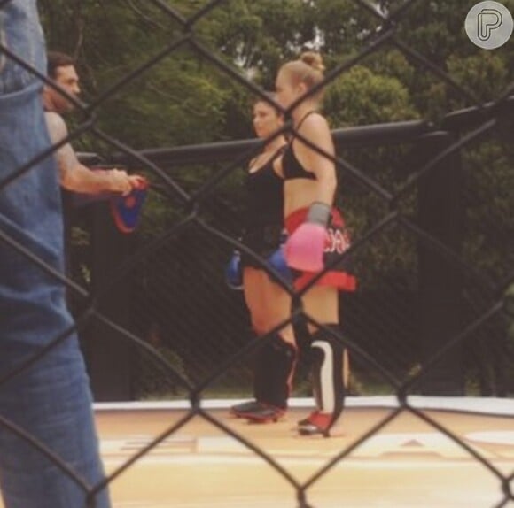 Vídeo de Grazi Massafera e Angélica no ringue foi publicado nesta segunda-feira, 31 de março de 2014