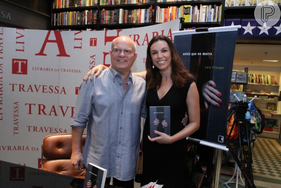 Ana Paula Araújo prestigia lançamento do livro 'Antes que eu morra', do jornalista Luis Erlanger, em livraria do Rio de Janeiro, em 1 de abril de 2014