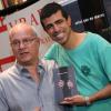 Marcius Melhem prestigia lançamento do livro 'Antes que eu morra', do jornalista Luis Erlanger, em livraria do Rio de Janeiro, em 1 de abril de 2014