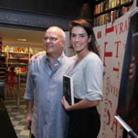 Deborah Secco e Mariana Ximenes prestigiam lançamento de livro no Rio