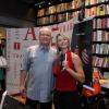 Bianca Rinaldi prestigia lançamento do livro 'Antes que eu morra', do jornalista Luis Erlanger, em livraria do Rio de Janeiro, em 1 de abril de 2014