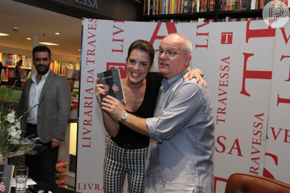 Mariana Gross prestigia lançamento do livro 'Antes que eu morra', do jornalista Luis Erlanger, em livraria do Rio de Janeiro, em 1 de abril de 2014