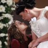 Mel Maia ganha beijinho de Fabiula Nascimento nos bastidores de 'Joia Rara'