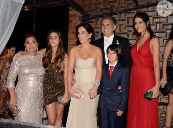 Glória Pires e Orlando Moraes foram ao casamento com toda família