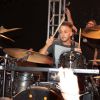 Junior Lima toca bateria em show em São Paulo