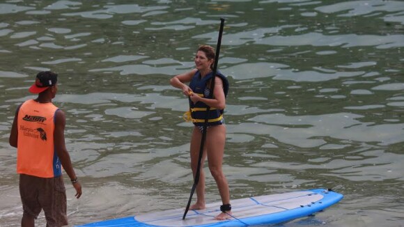Antonia Fontenelle e Thammy Miranda praticam stand up paddle no Rio