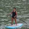 13 de abril de 2014 - Thammy Miranda pratica stand up paddle no Rio