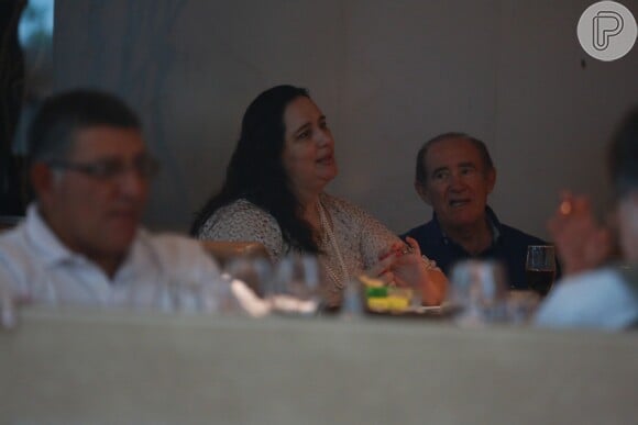 Renato Aragão almoçou com a mulher em um shopping na Zona Oeste do Rio de Janeiro nesta segunda-feira, dia 14 de abril de 2014