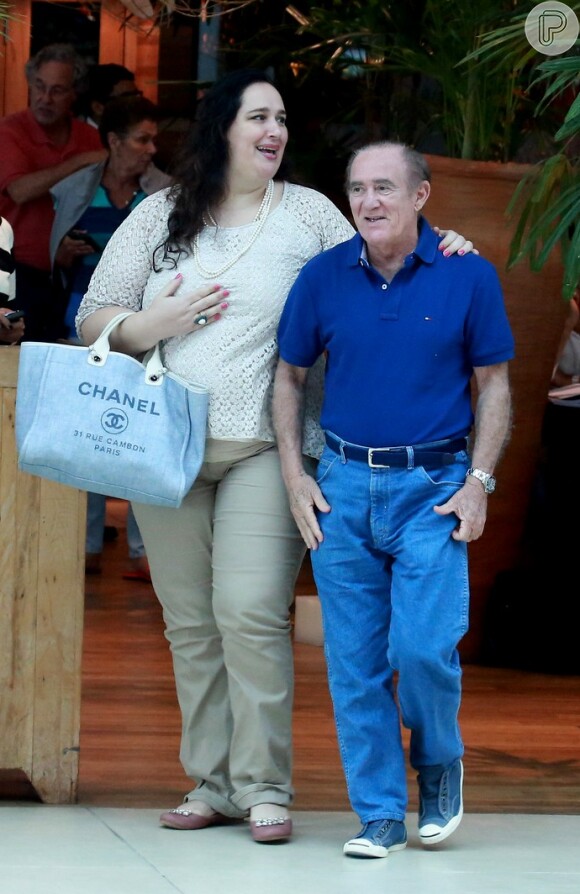 Renato Aragão almoçou com a mulher, Lílian, no shopping VillageMall, na Zona Oeste do Rio de Janeiro nesta segunda-feira, dia 14 de abril de 2014