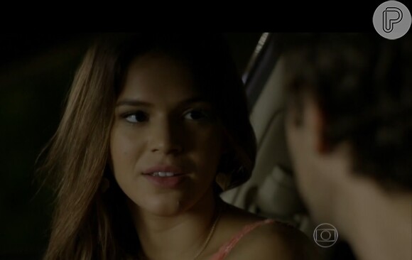 'Em Família': Luiza (Bruna Marquezine) percebe que já está envolvida com Laerte (Gabriel Braga Nunes)