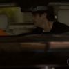 'Em Família': Luiza (Bruna Marquezine) sai do carro de Laerte (Gabriel Braga Nunes) após o beijo
