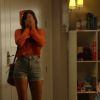 'Em Família': Luiza (Bruna Marquezine) fica pensativa ao entrar no quarto após beijo em Laerte (Gabriel Braga Nunes)