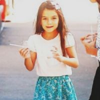 Minifashionista Suri Cruise, filha de Katie Holmes e Tom Cruise, completa 8 anos