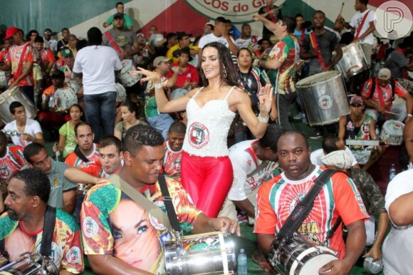 Carla Prata promete fazer bonito no Carnaval