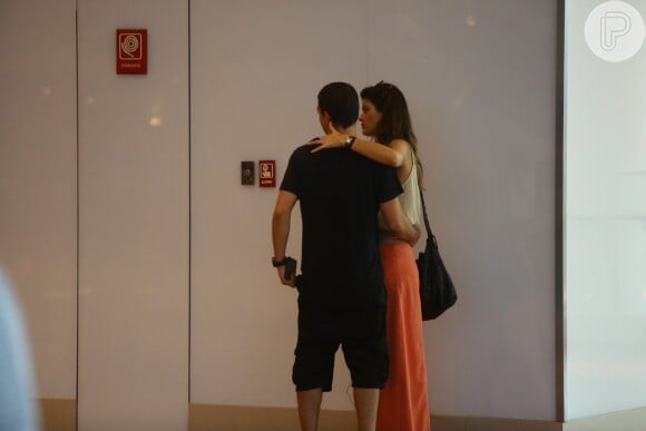 No dia 29 de dezembro de 2013, o cantor assumiu o namoro com uma foto no Instagram onde aparece beijando Isabelli Fontana