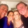 O casal posou para fato ao lado de Ivete Sangalo e o assessor do cantor, Celso Giunti nos bastidores do reality show 'Superstar', onde Fábio é jurado