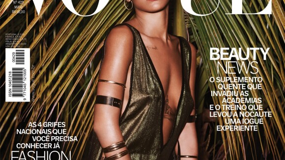 Rihanna estampa duas capas em edição de aniversário de revista brasileira