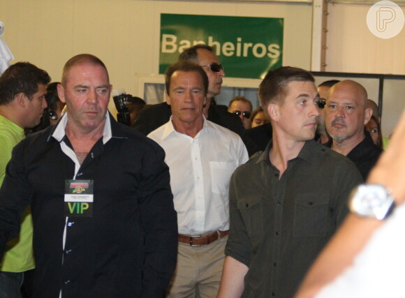 Arnold Schwarzenegger participa do 'Arnold Classic Brasil', no Riocentro, Rio de Janeiro, e posa simpático com fãs