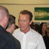 Arnold Schwarzenegger posa simpático para fotos durante o Arnold Classic Brasil', evento de fitness criado pelo ator de Hollywood