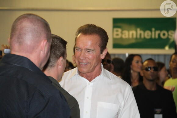 Arnold Schwarzenegger posa simpático para fotos durante o Arnold Classic Brasil', evento de fitness criado pelo ator de Hollywood