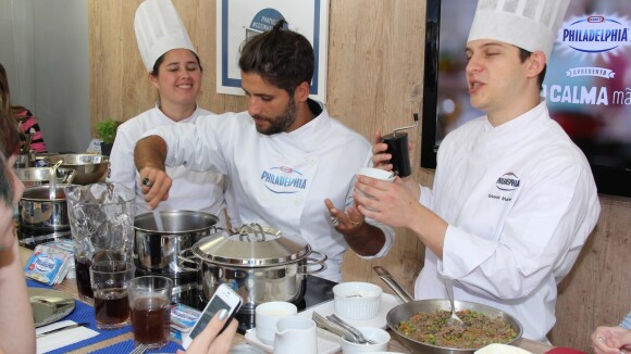 Bruno Gagliasso na cozinha: ator tem dia de chef em evento de culinária no RJ