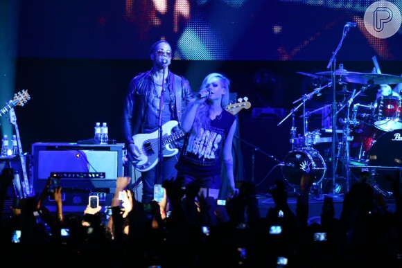 Avril Lavigne mostrou sua atitude rebelde no show no Rio