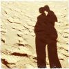 Malvino resolveu postar fotos no Instagram, neste domingo, 4 de abril de 2014, comemorando o dia com a namorada, Kyra Gracie. EM uma das fotos, aparece somento a sombra do casal na areia, e o formato da barriga de Kyra Gracie, grávida de 3 meses