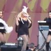 Christina Aguilera mostrou a barriga durante a música 'Lady Marmalade'
